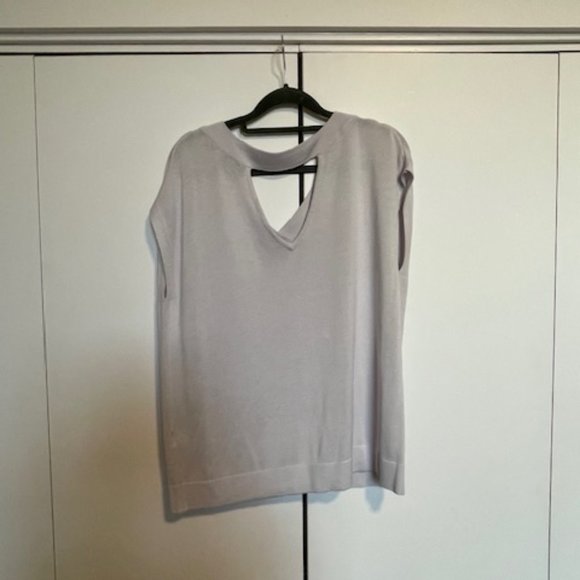 Banana Republic Grey Short-sleeve Sweater - Front V-Neck/Back Keyhole, Size: Med - Picture 2 of 3